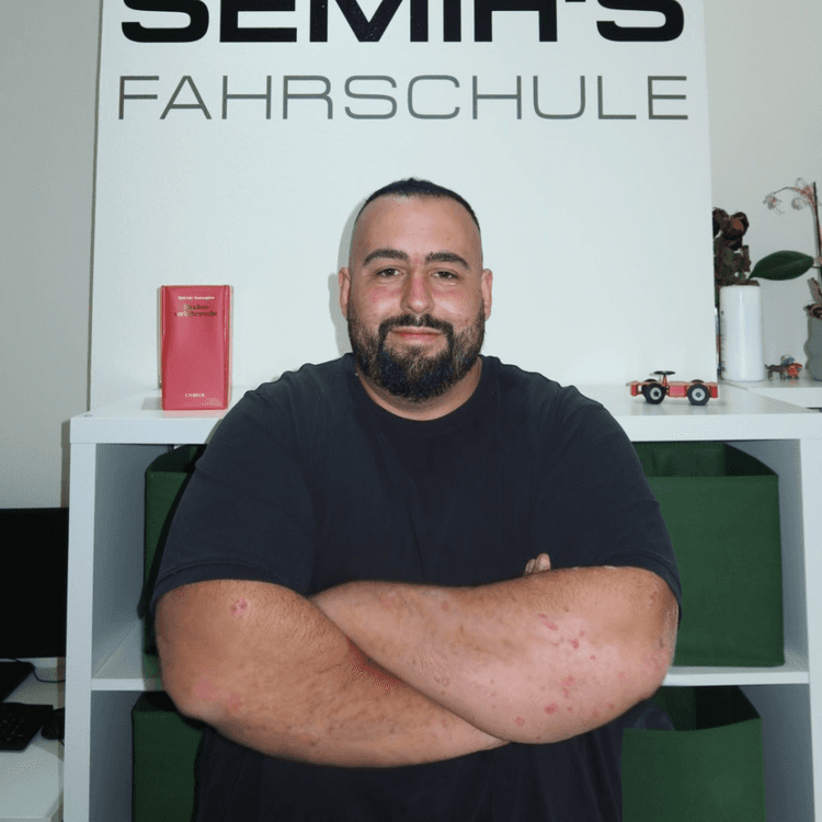 Ahmet - Fahrlehrer bei Semih's Fahrschule Frankfurt