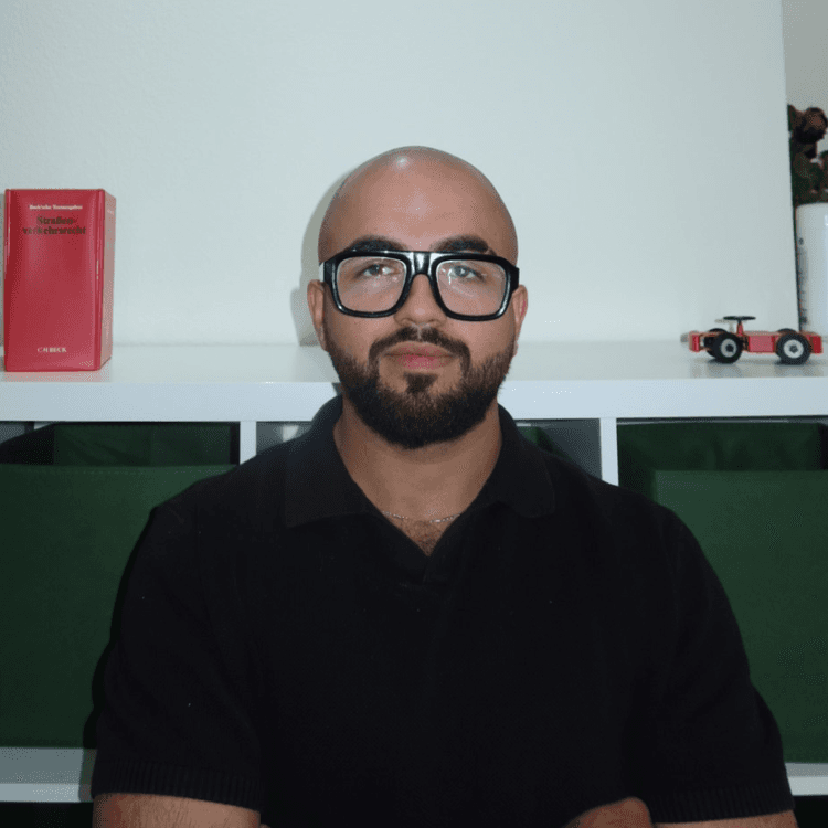 Evren - Fahrlehrer bei Semih's Fahrschule Frankfurt